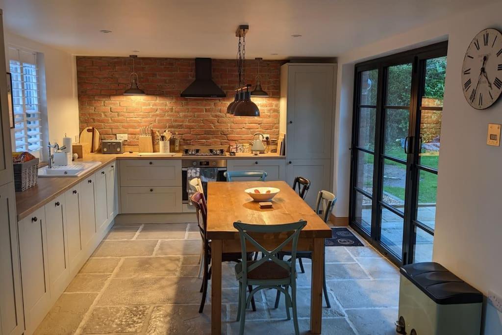 Cosy 2 Bedroom Coach House * Belfast