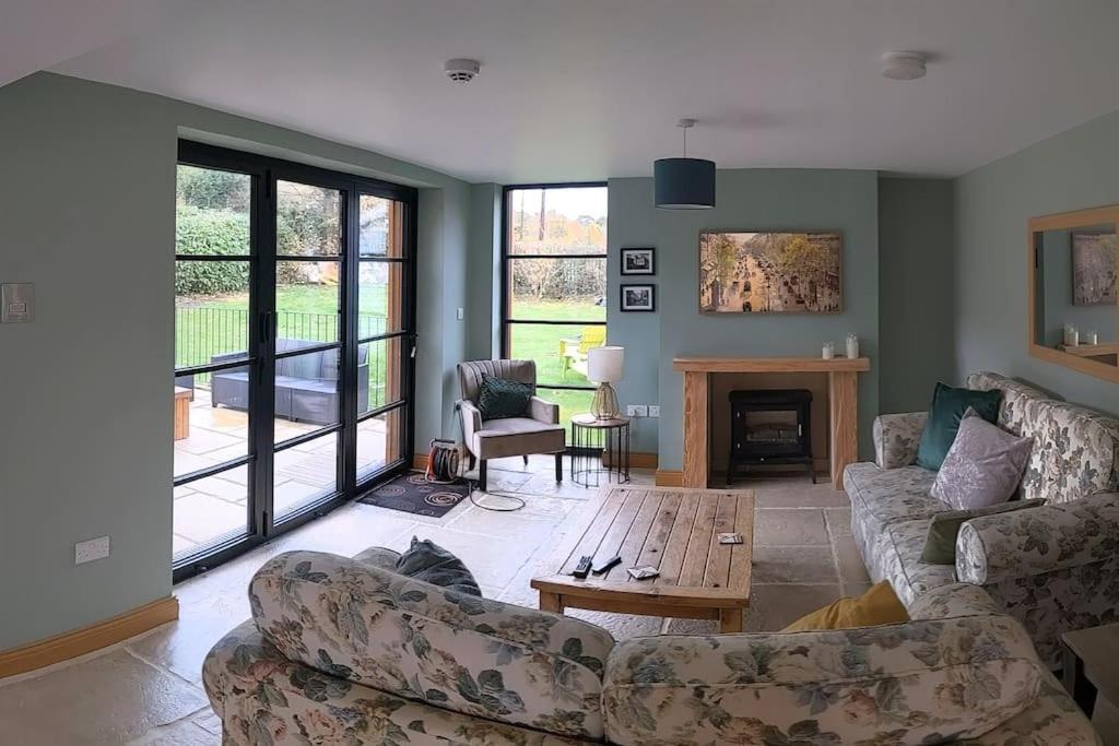 Cosy 2 Bedroom Coach House Holiday home *